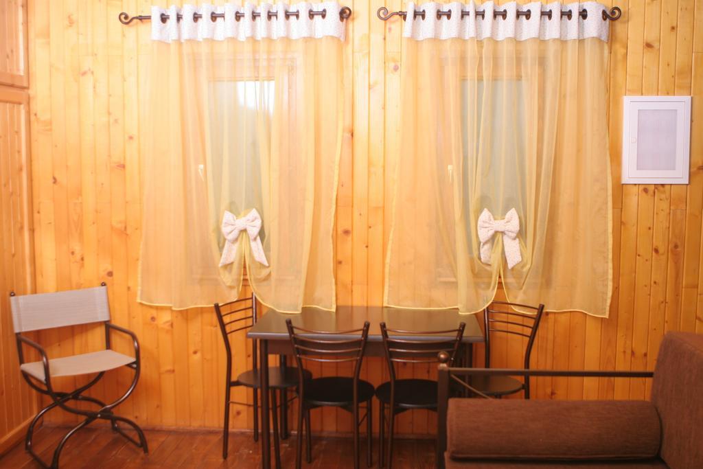 Wooden Nest Apartment Akhladheri
